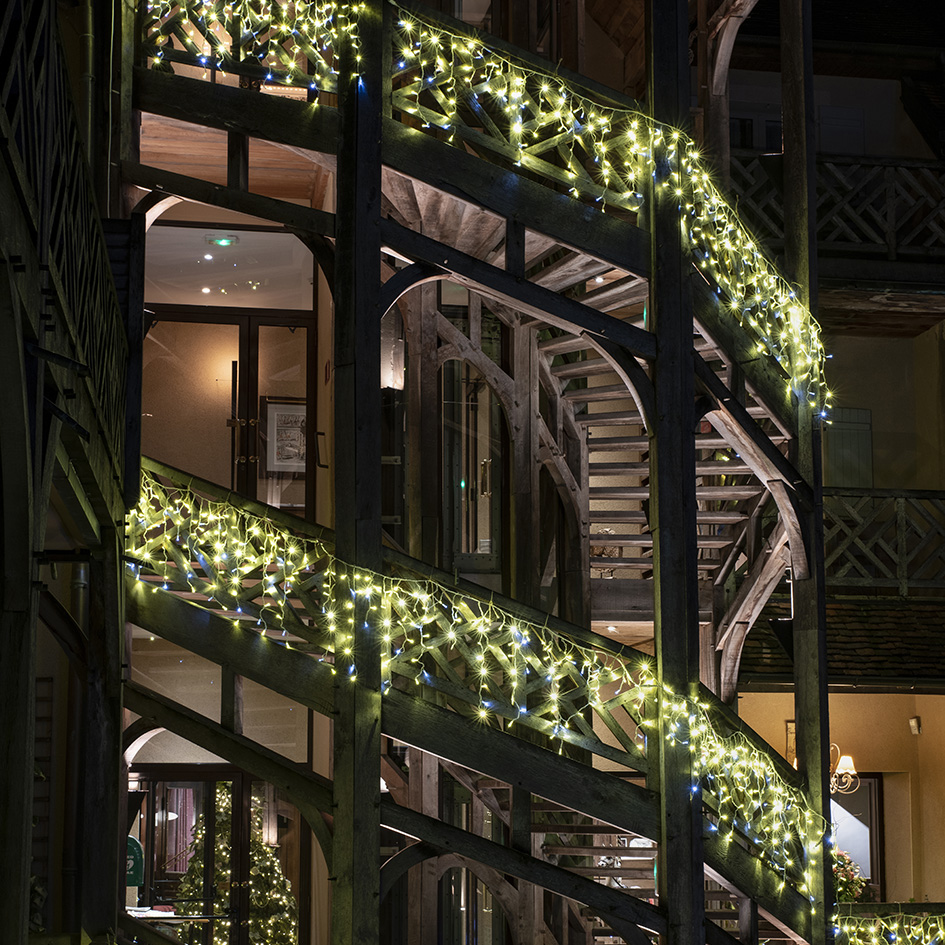 Rideau de lumières pour façade de bâtiment